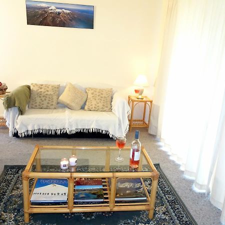 Smokebush Cottage - Holiday Home Exclusively Yours Turangi Buitenkant foto