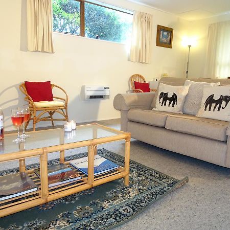 Smokebush Cottage - Holiday Home Exclusively Yours Turangi Buitenkant foto