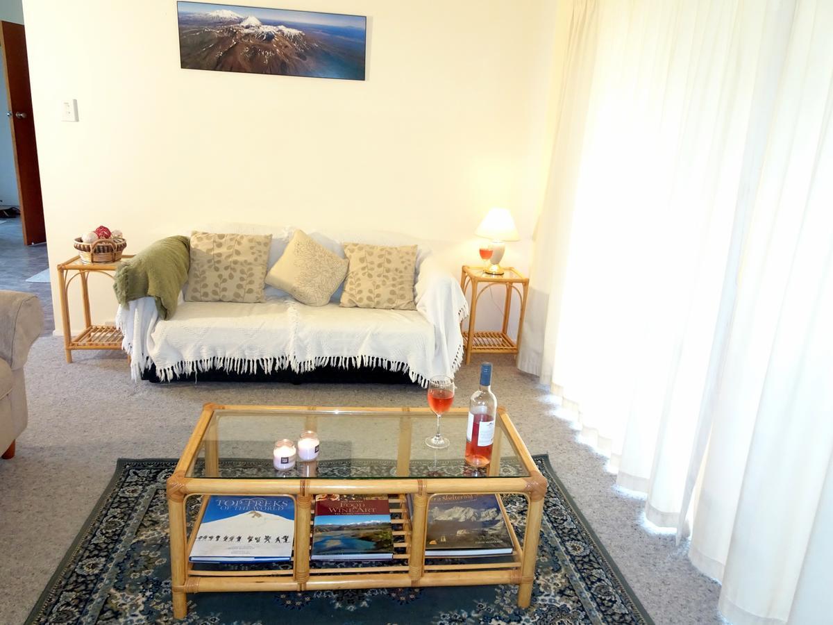 Smokebush Cottage - Holiday Home Exclusively Yours Turangi Buitenkant foto