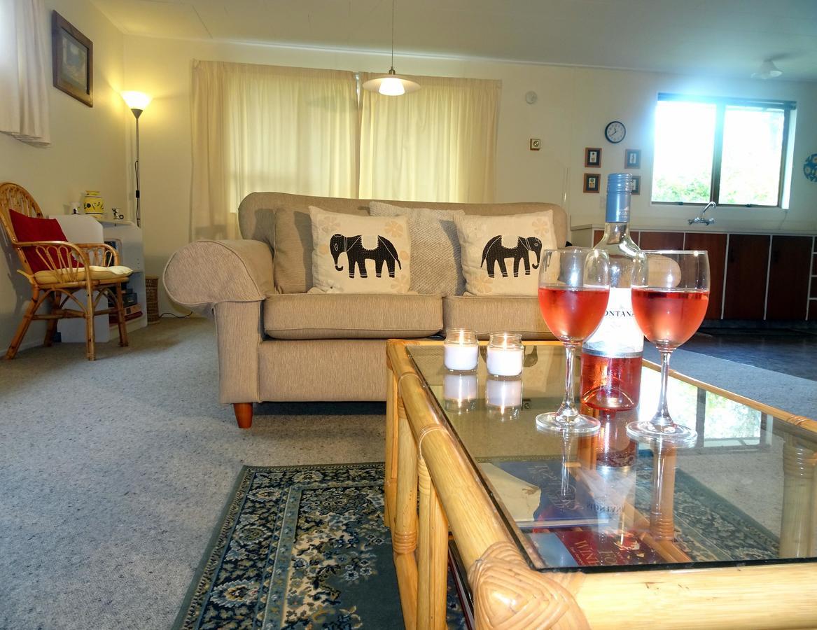 Smokebush Cottage - Holiday Home Exclusively Yours Turangi Buitenkant foto